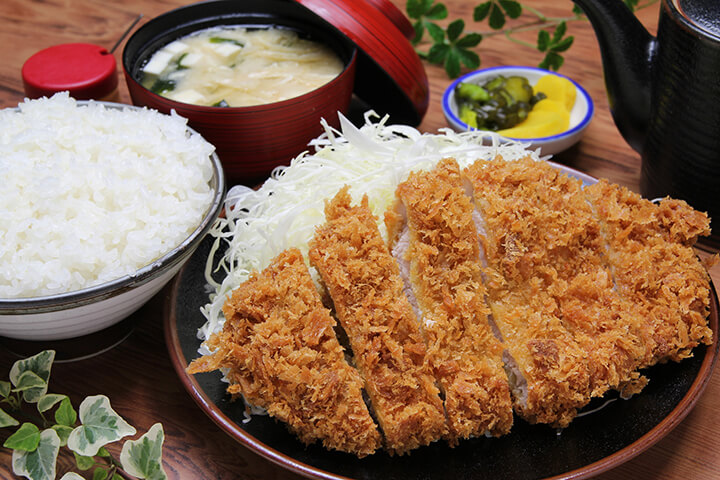 内臓脂肪を減らすポイントは、食べる順番とよく噛むこと