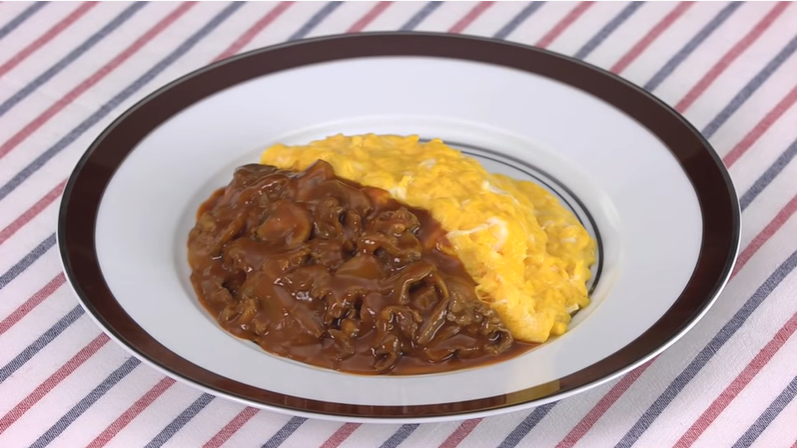 ハヤシソースなどをかけて完成です！